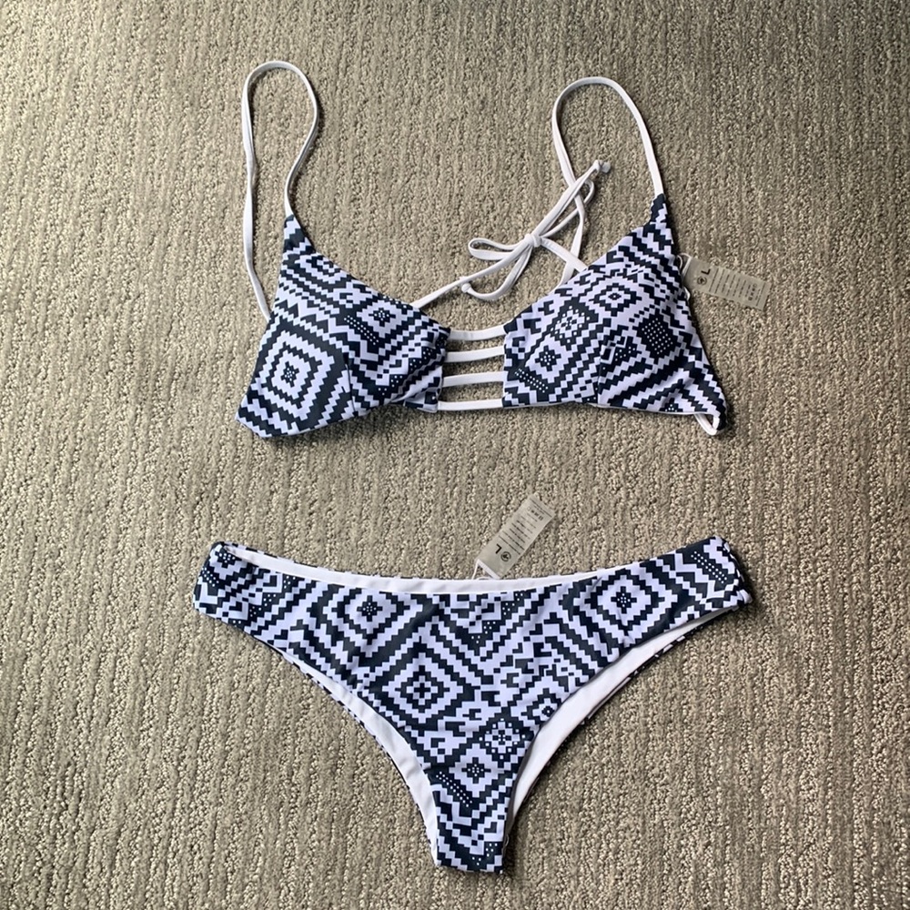 NWT Khongboon Geometric cheeky Bikini